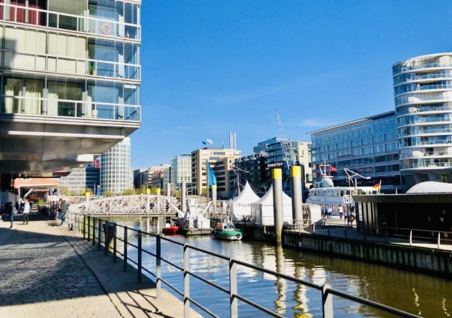 Hamburg: Private Tour UNESCO Speicherstadt and HafenCity - Timing, weather, and mobility
