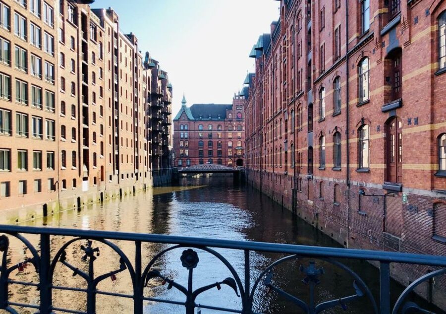 Hamburg: Private Tour UNESCO Speicherstadt and HafenCity - What the guide adds