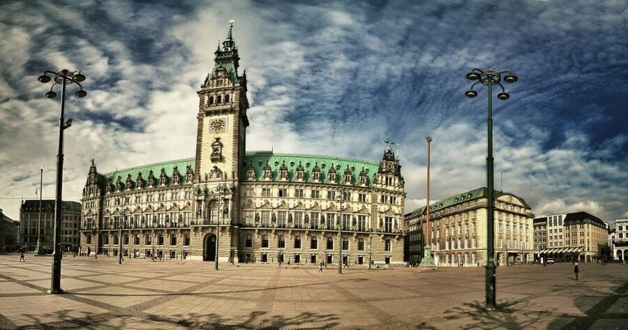 Hamburg Private Tour with a Local Guide - Planning around time, weather, and footwear