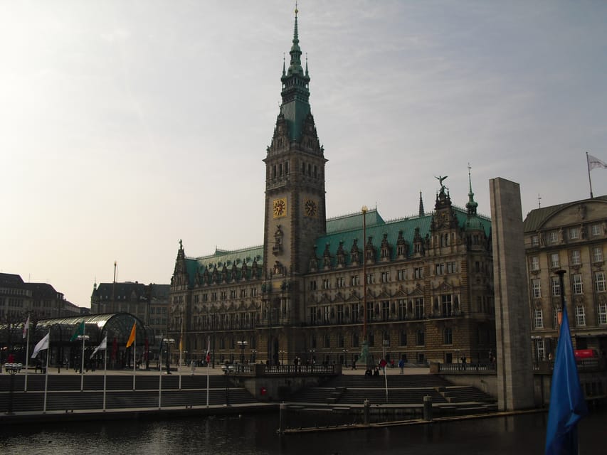 Hamburg: Private - Town Hall, Speicherstadt, Elbphilharmonie - The former stock market and the Trostbrücke