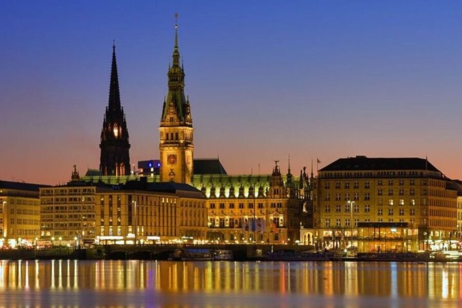 Hamburg : Private Walking Tour With A Guide (Private Tour) - A Private Introduction To Hamburg