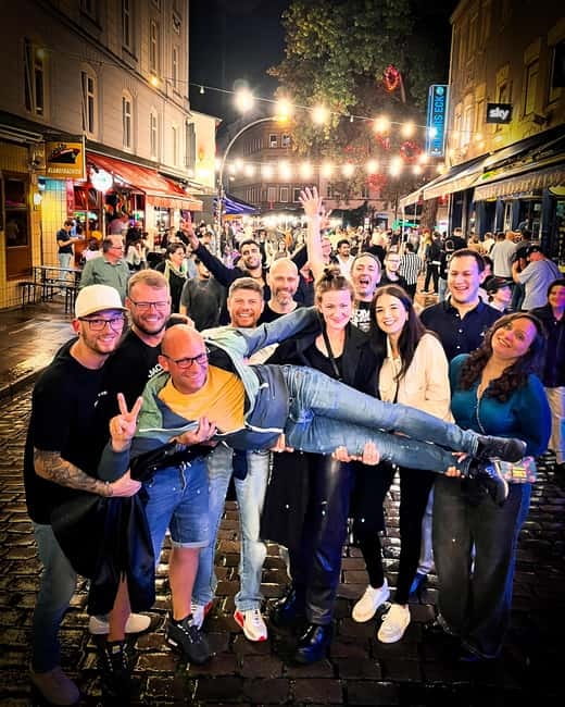 Hamburg: Pubcrawl & Nightlife Tour auf St.Pauli - Four or more St. Pauli bars in four hours
