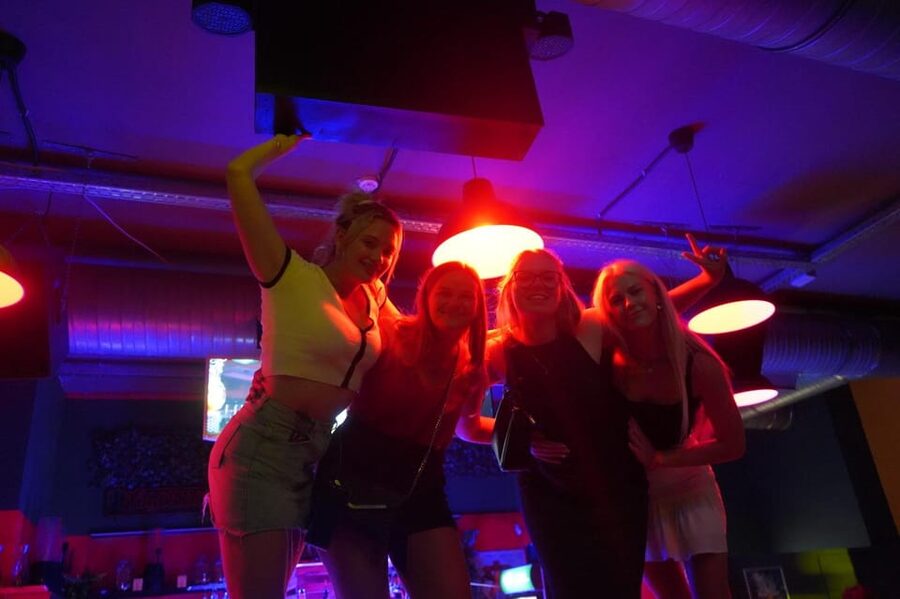 Hamburg: Reeperbahn Pub Crawl with Shots and Games - Who will enjoy this night most