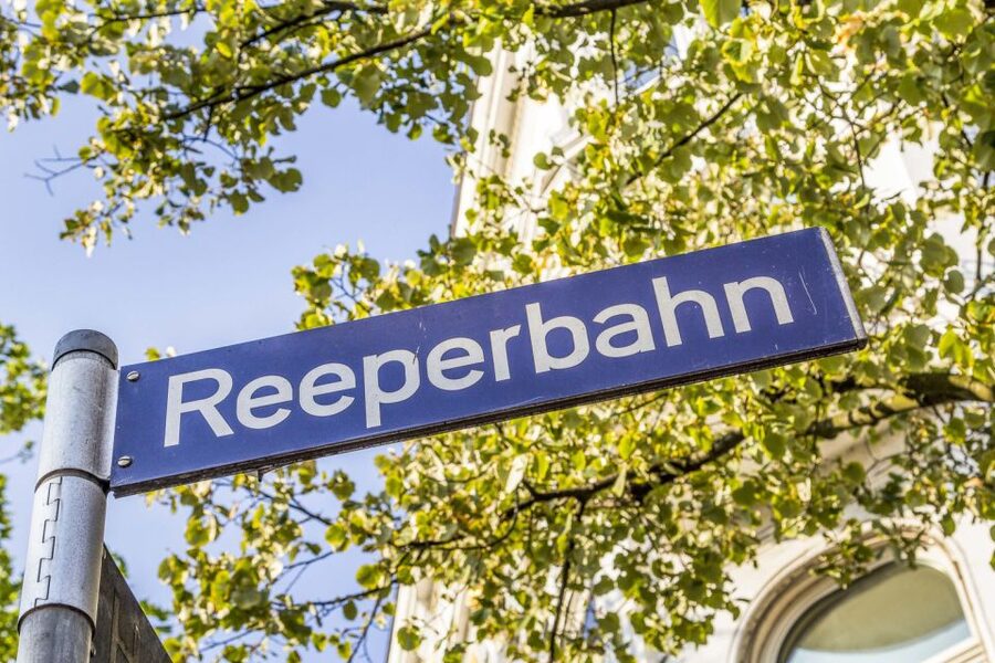 Hamburg: Reeperbahn Quickie, The Short & Sexy St. Pauli Tour - What the guide adds to the experience