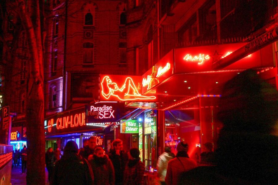 Hamburg: Reeperbahn Quickie, The Short & Sexy St. Pauli Tour - Herbertstraße and the reality of the red light district