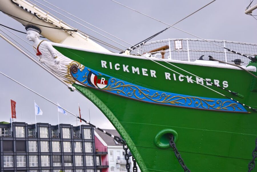 Hamburg: RICKMER RICKMERS Museum Entry Ticket - A windjammer in the middle of Hamburg’s port