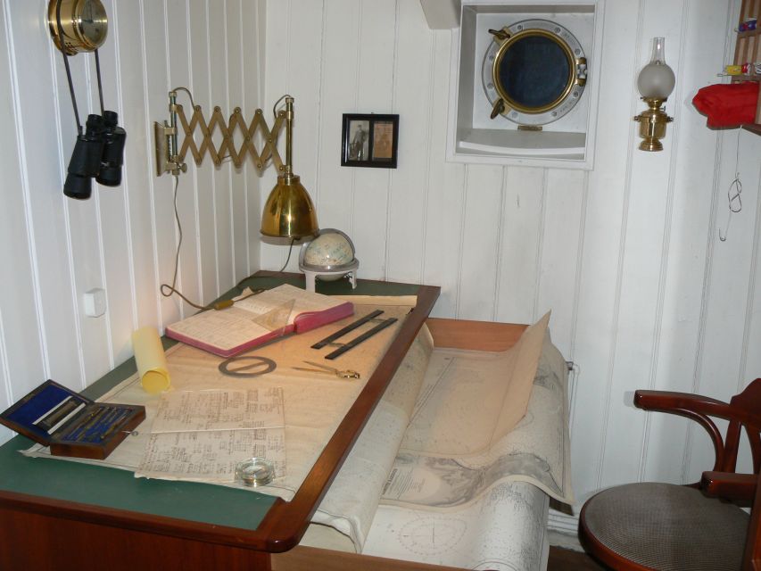 Hamburg: RICKMER RICKMERS Museum Entry Ticket - Start with the restored quarters