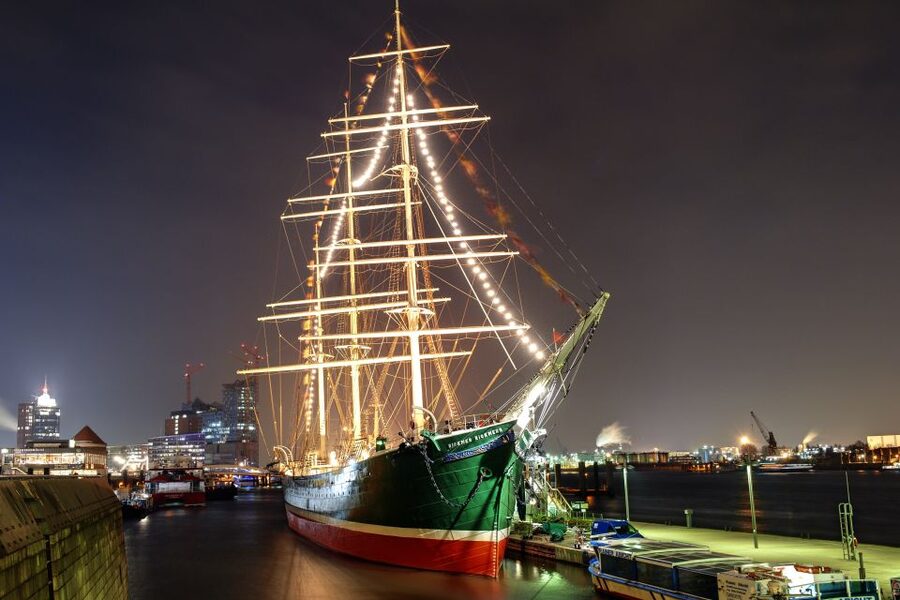 Hamburg: RICKMER RICKMERS Museum Entry Ticket - Learn about the ship’s honorary captains