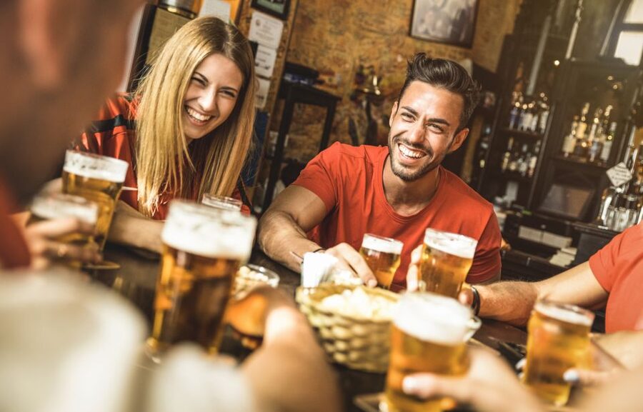 Hamburg: Schanzenviertel Food and Beer Tour - Walking through the Schanzenviertel