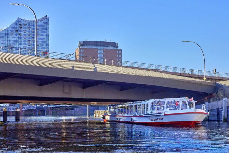 Hamburg: Sightseeing Cruise through the City's Waterways - Key points to know before boarding