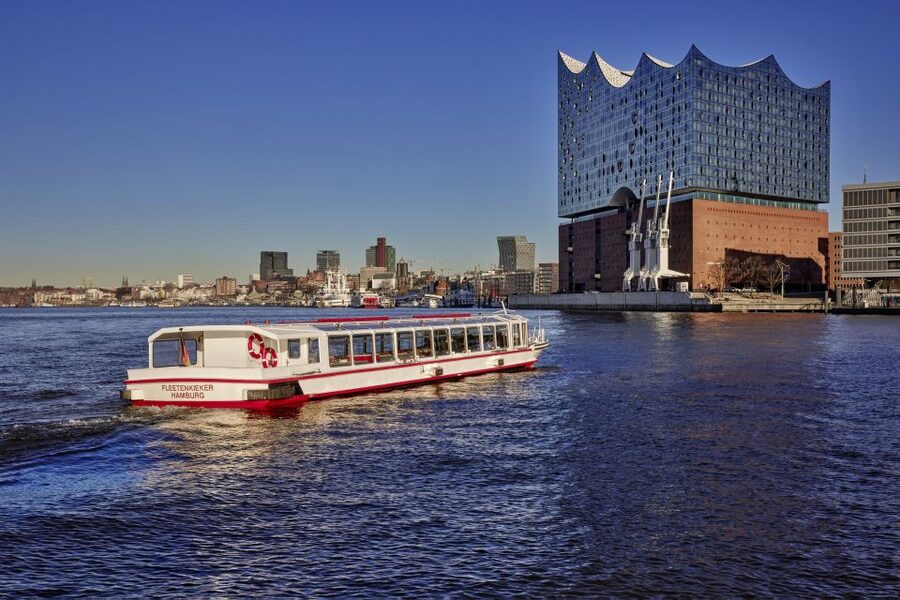 Hamburg: Sightseeing Cruise through the City's Waterways - The old free port sets the scene