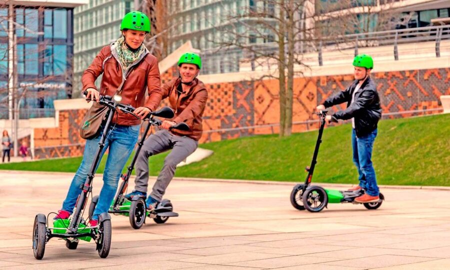 Hamburg: Sightseeing Tour with 'Scuddy' - Learning to ride the electric Scuddy