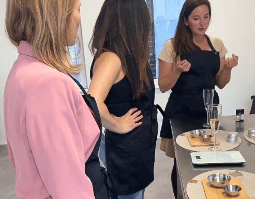 Hamburg: Skin Care Workshop with Champagne - Finding a scent that feels like yours