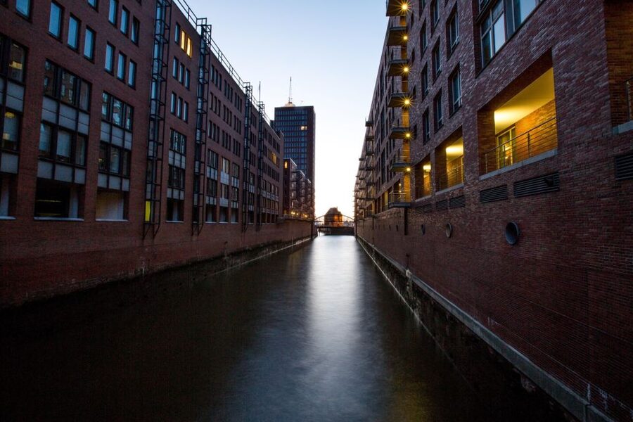 Hamburg: Speicherstadt and HafenCity 2-Hour Tour - Kibbelsteg and the canals of Speicherstadt