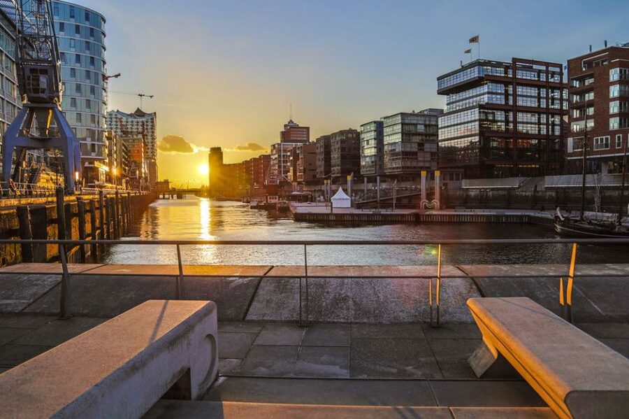 Hamburg: Speicherstadt and HafenCity 2-Hour Tour - Sandtorkai-Hof and the changing face of HafenCity