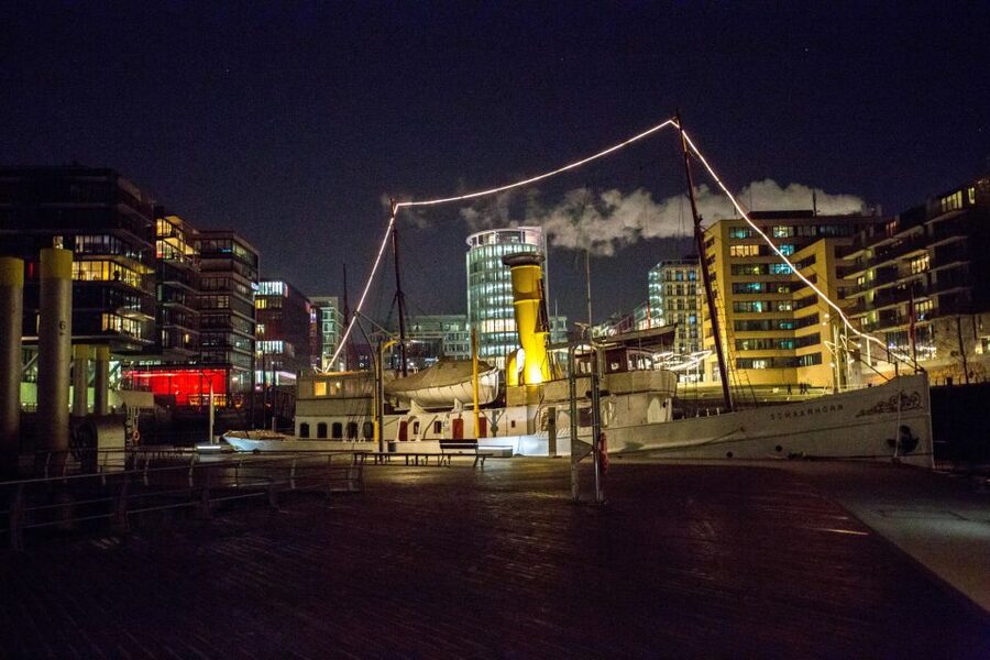 Hamburg: Speicherstadt and HafenCity 2-Hour Tour - Genuss Speicher and the everyday side of the district
