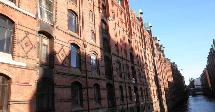 Hamburg: Speicherstadt & HafenCity 2-Hour Walking Tour - Key points at a glance