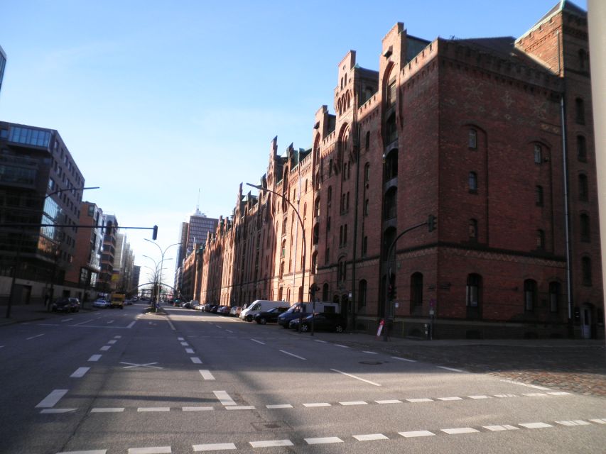 Hamburg: Speicherstadt & HafenCity 2-Hour Walking Tour - Booking flexibility and practical details