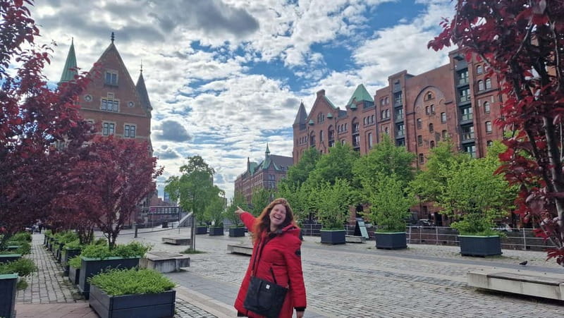 Hamburg: Speicherstadt, HafenCity + Elbphilharmonie Tour - What the guide adds to the experience