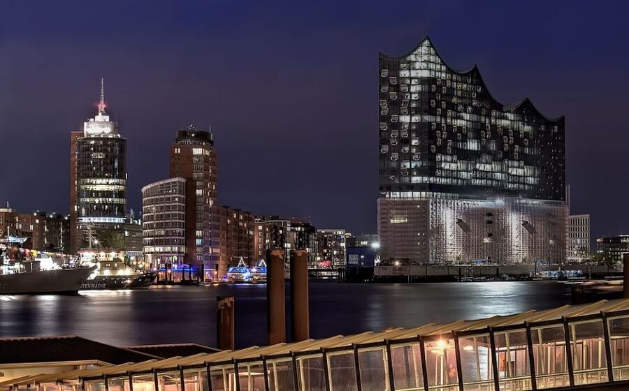 Hamburg: Speicherstadt & HafenCity Tour - Am Sandtorkai and the Magellan Terraces