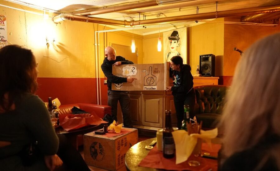 Hamburg: St. Pauli District and Beer Tour - Meeting your guide at the St. Pauli Office