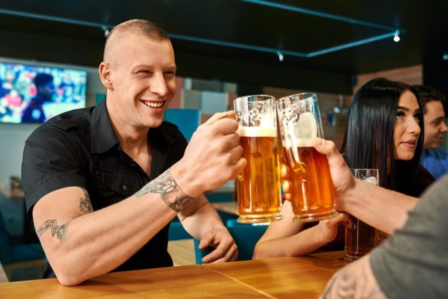 Hamburg: St. Pauli Food and Bier Tour - Should you book the Kiezjungs beer tour?