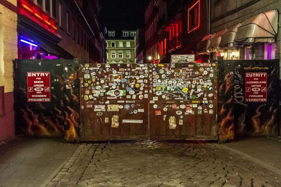 Hamburg: St. Pauli Highlights Guided Tour with Beer for 18+ - Who will enjoy this St. Pauli walk?