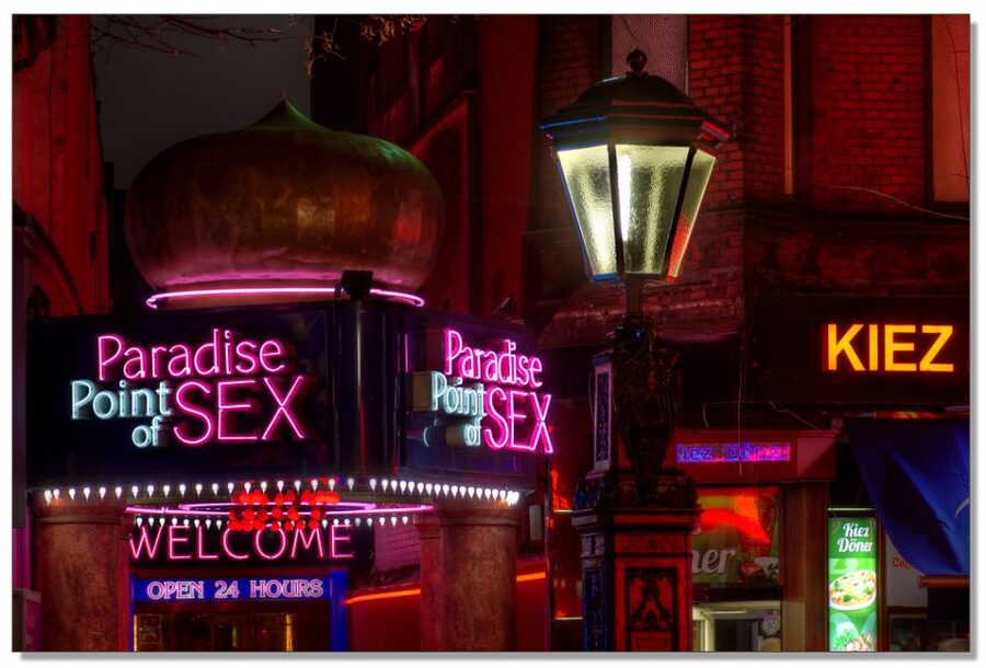 Hamburg: St. Pauli Red Light District Tour - Spielbudenplatz and the Dollhouse