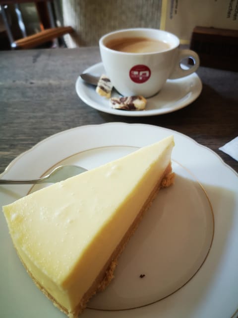 Hamburg: The Wilhelmsburg Food Tour - Stories, jokes, and the guide’s role