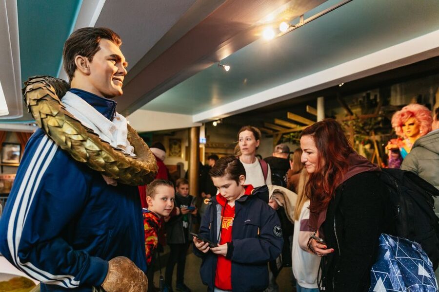 Hamburg: Ticket to the Panoptikum Waxworks - Booking, timing, and cancellation