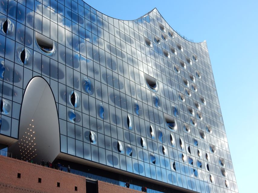 Hamburg: Tour from St. Michael's to the Elbphilharmonie - The Sieleinstiegshäuschen and the practical side of Hamburg