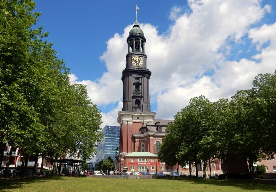 Hamburg: Tour from St. Michael's to the Elbphilharmonie - Across Michelwiese and through the Portugiesenviertel