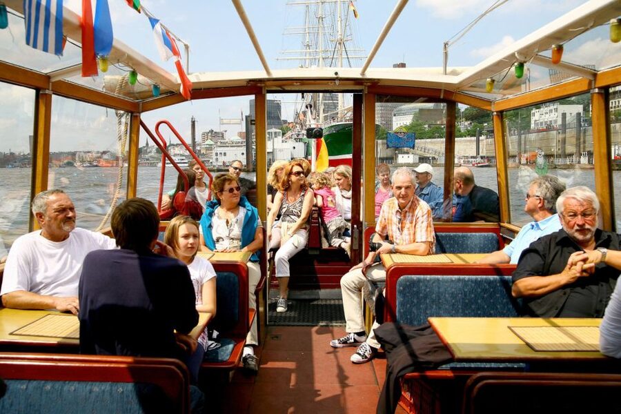 Hamburg: Traditional Harbor Tour with Commentary - Elbe bridges, locks, and the scale of the port