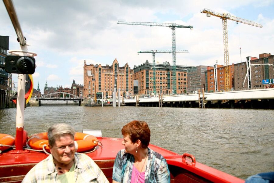 Hamburg: Traditional Harbor Tour with Commentary - Container terminals and the world of cargo