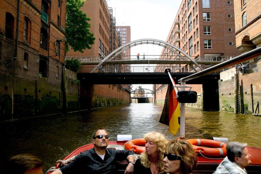 Hamburg: Traditional Harbor Tour with Commentary - German commentary and what you will learn