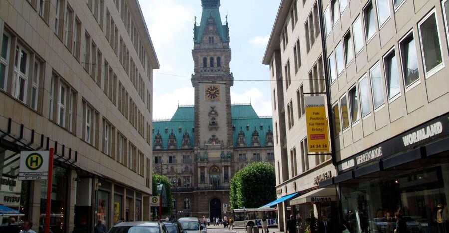 Hamburg: Walking Tour for School Groups - Three Hamburg stories, three very different walks