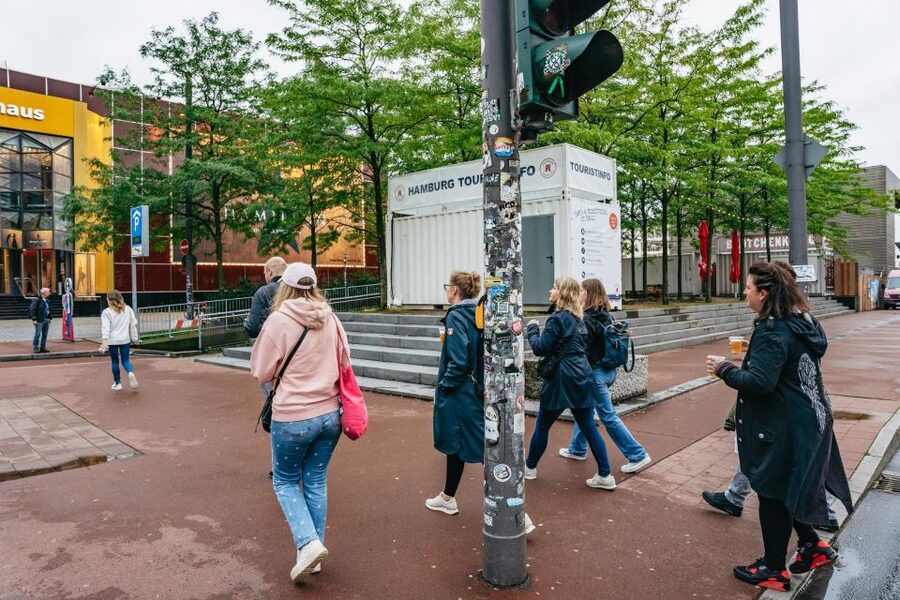Hamburgs Highlights: Harbor Cruise & Reeperbahn Walking Tour - Meeting the guide at St. Pauli station