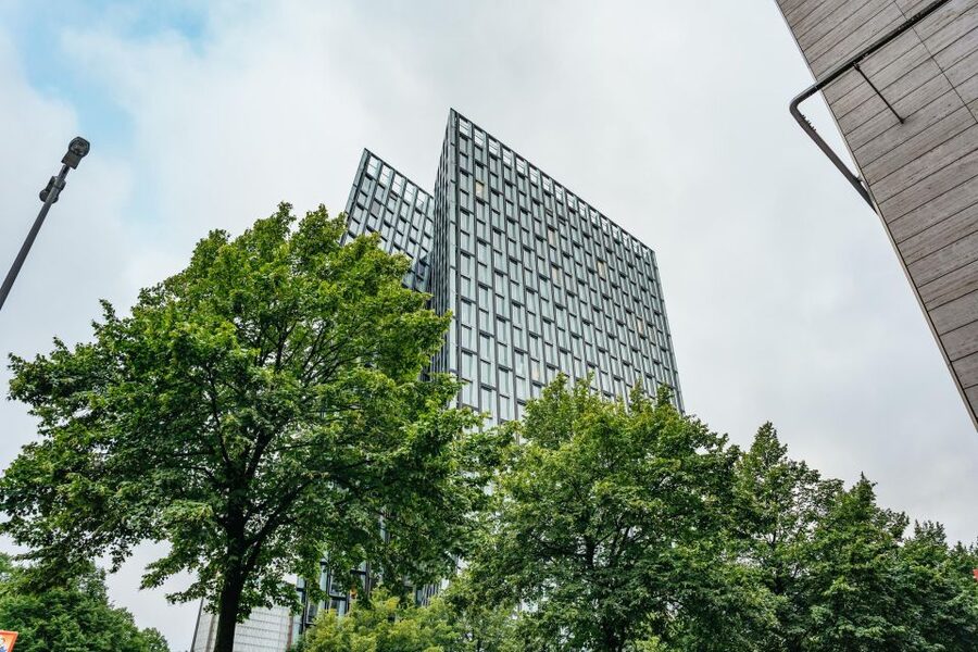 Hamburgs Highlights: Harbor Cruise & Reeperbahn Walking Tour - Panoptikum, Schmidt’s Tivoli, and the Beatles connection