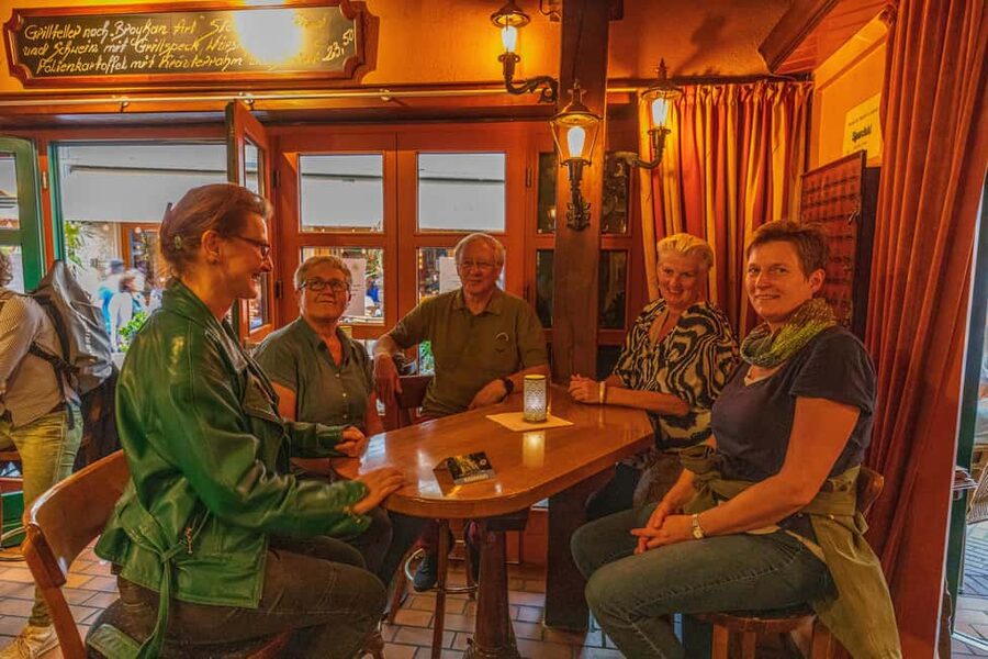 Hannover: Culinary Walking Tour Old Town - A food walk between Hannover’s opera and old town