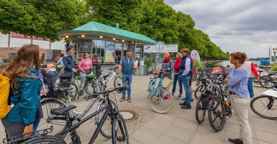 Hannover: Guided Bike Tour for Foodies with Tastings - Key points to know before you book