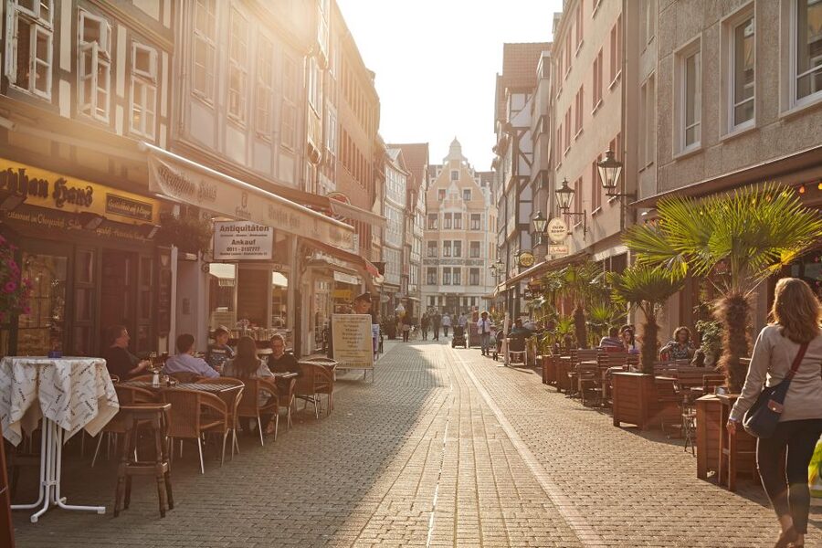 Hannover: Guided Old Town Walking Tour - Reading Hannover through war and medieval streets
