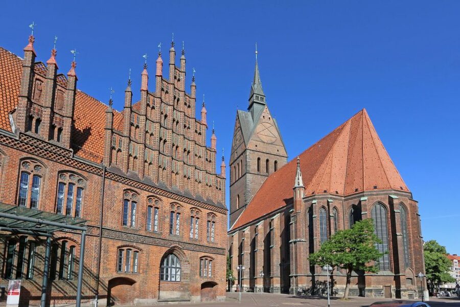 Hannover: Guided Old Town Walking Tour - Market Church and the medieval center