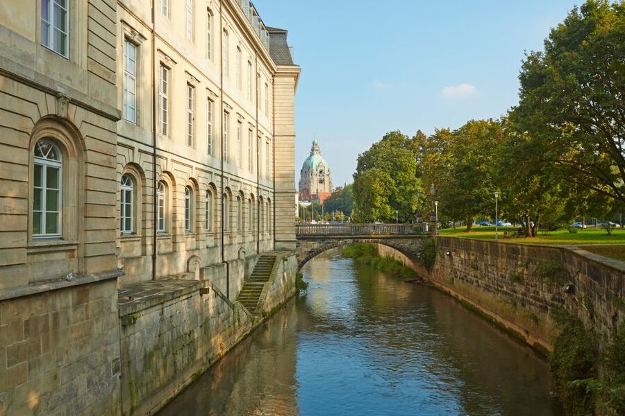 Hannover: Guided Old Town Walking Tour - The Opera Theater and modern Hannover