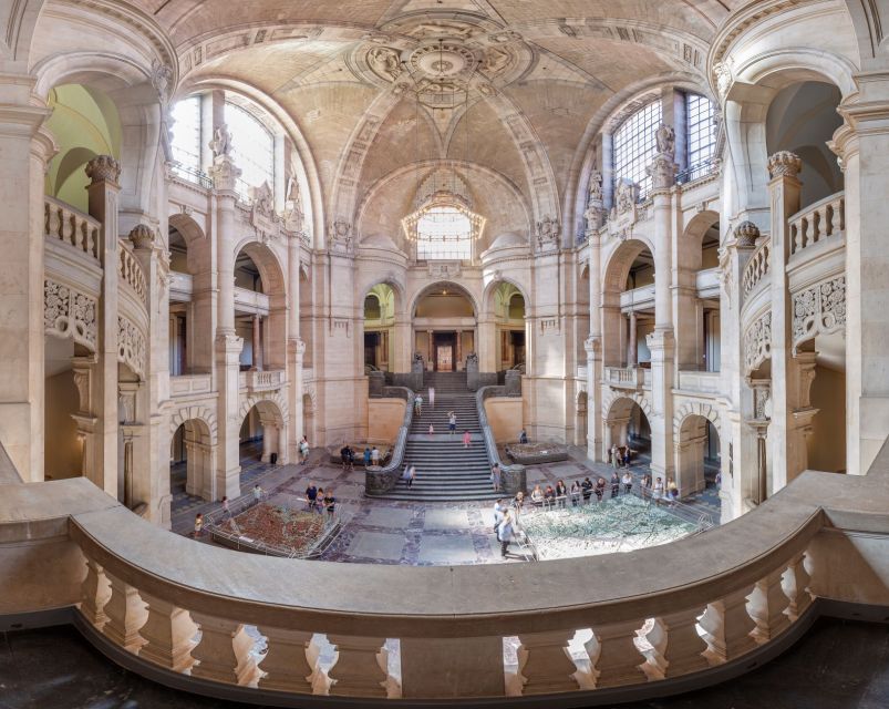 Hannover: New Town Hall exclusive Guided Walking Tour - Seeing Hannover change through 3D city models