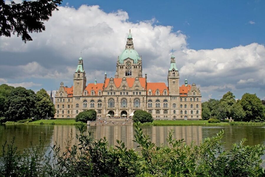 Hannover: New Town Hall exclusive Guided Walking Tour - How to fit it into a day in Hannover