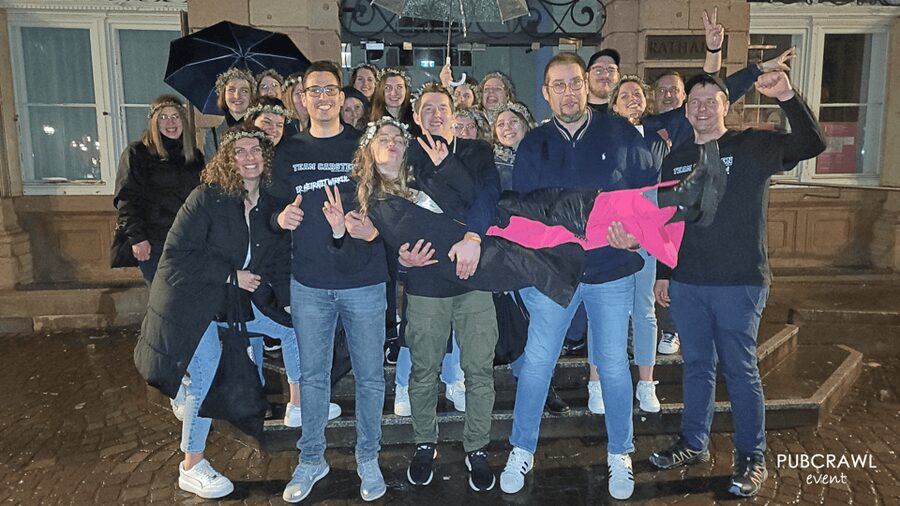 Hannover: Private pub crawl with insider-guide & free shots - How the $335 group price works