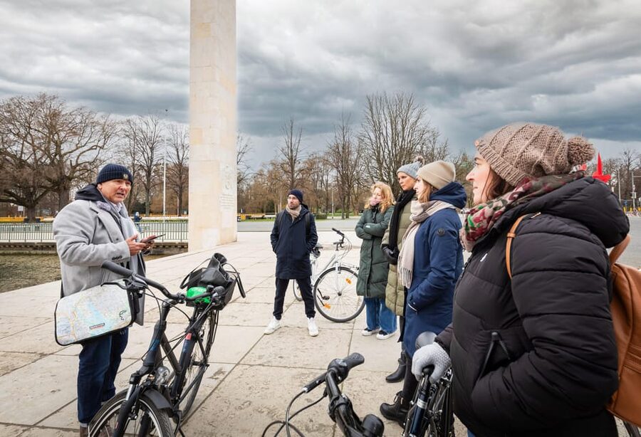 Hanover: Crime Tour by Bike - Maschsee, beauty beside unsettling stories