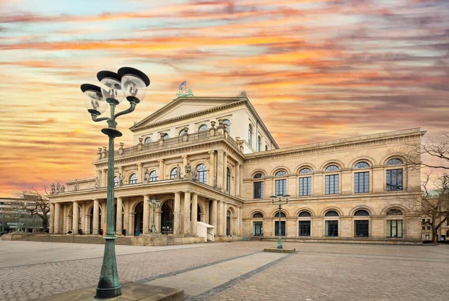 Hanover: Crime Walking Tour - What the guide adds to the walk