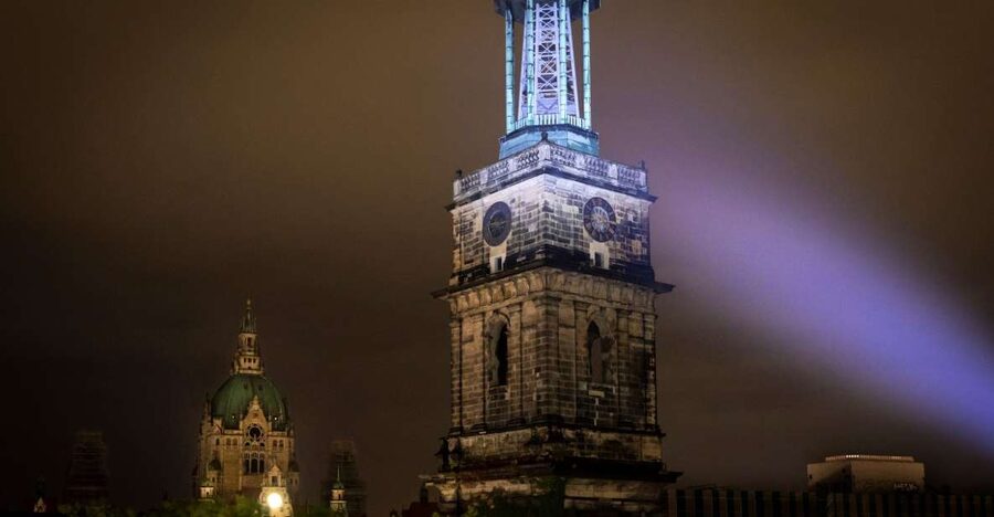 Hanover: Flashlight Guided Walking Tour at Night - Starting beneath Hanover’s New Town Hall