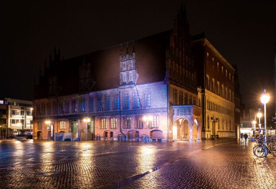 Hanover: Flashlight Guided Walking Tour at Night - Marktkirche and Hanover’s Northern German character